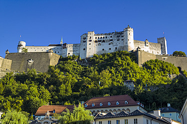 Österreich, Salzburg, Blick auf die Festung Hohensalzburg - EJWF000064