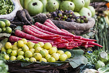 India, Uttarakhand, Haridwar, Various vegetables stand in market - FOF004262