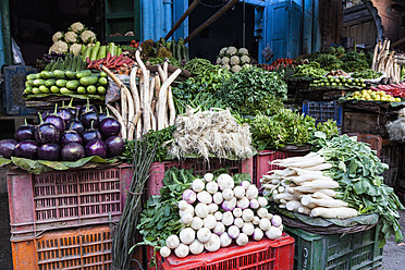 Indien, Uttarakhand, Haridwar, Verschiedene Gemüsesorten auf dem Markt - FOF004260