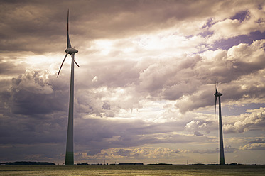 Germany, Saxony, Wind turbine in wind park - MJF000140