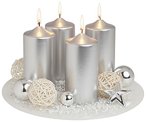 Advent wreath in silver on white background, close up - WBF001585