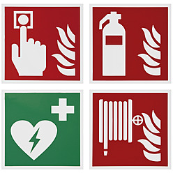 Zeichen für Feueralarm und Defibrillator vor weißem Hintergrund, Nahaufnahme - WBF001617