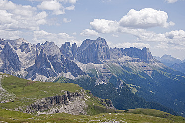 Italien, Blick vom Schlern zum Rosengarten in Südtirol - UMF000431