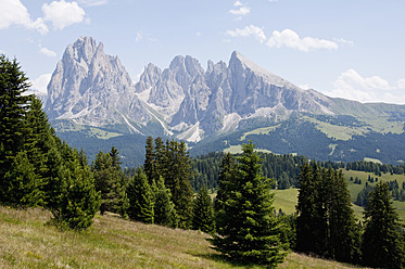 Italien, Blick vom Mont Seuc auf den Langkofel und Plattkofel in Südtirol - UMF000398