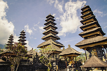 Indonesien, Bali, Blick auf die Pagode im Muttertempel von Besakih - MBEF000479