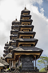 Indonesien, Bali, Blick auf die Pagode im Muttertempel von Besakih - MBEF000480
