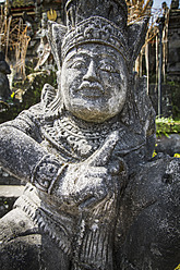 Indonesien, Bali, Nahaufnahme des hinduistischen Gottes im Pura Besakih Tempel - MBEF000482