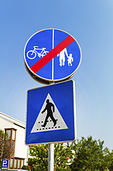 Austria, Road sign for cyclists and pedestrians - EJWF000107