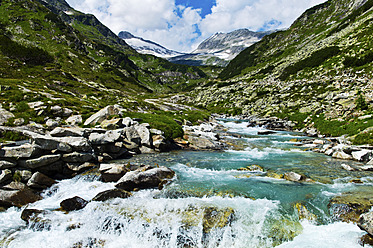 Österreich, Blick auf Wasserfall - EJWF000114