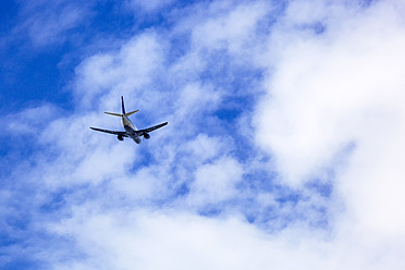 Österreich, Passagierflugzeug beim Start - EJWF000122