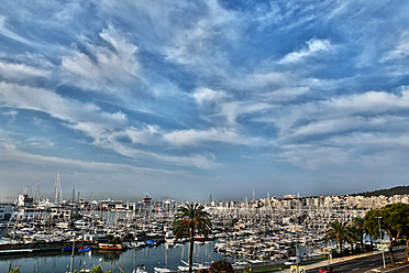 Spain, Palma, Mallorca, Boats moored at harbour - MAEF004912