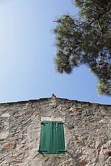 Spanien, Costa Brava, Katalonien, Haus mit Fenster und Baum - JMF000198