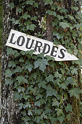 Spain, Arrow sign of Lourdes - JMF000202