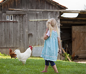Germany, Bavaria, Girl with chicken on farm - HSIYF000105