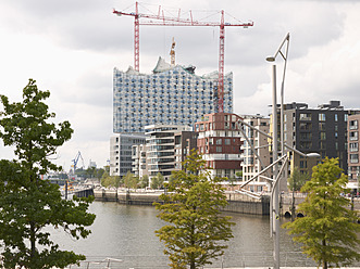 Deutschland, Hamburg, Blick auf die Elbphilharmonie - BSCF000153