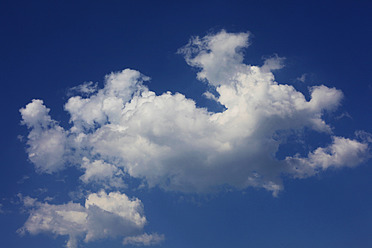 Deutschland, Sommerhimmel mit Wolken - JTF000032