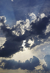 Deutschland, Sommerhimmel mit Wolken - JTF000033