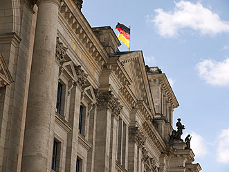 Deutschland, Berlin, Blick auf das Reichstagsgebäude - BSCF000166