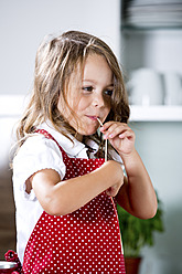 Germany, Girl eating noodles - RFF000052