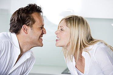 Germany, Mid adult couple eating noodles - RFF000080