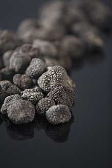 Germany, Black truffles on table - RFMYF000061