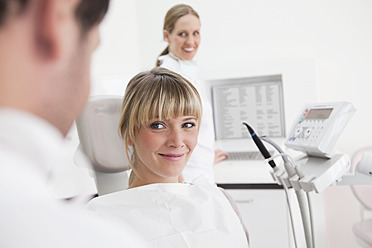 Germany, Dentist and patient in clinic, smiling - FMKYF000197