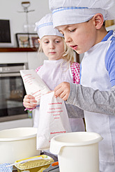 Germany, Girl and boy using baking powder - FKF000076