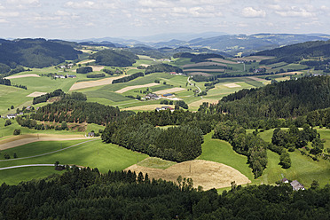 Österreich, Oberösterreich, Blick auf die Landschaft vom Waxenberg - SIEF002859