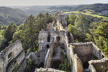 Österreich, Oberösterreich, Blick auf Burgruine - SIEF002863