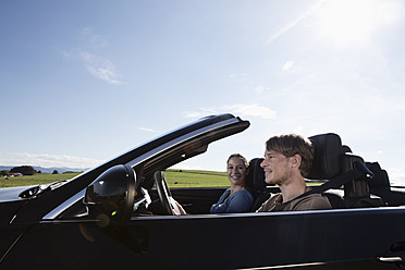 Germany, Bavaria, Couple in car, smiling - RBF001071