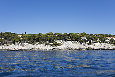 Frankreich, Bouche du Rhone, Cassis, Blick auf Plage Bleu - GWF001984