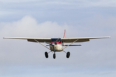 USA, Alaska, Flugzeug über Lake Clark National Park and Preserve - FOF004293