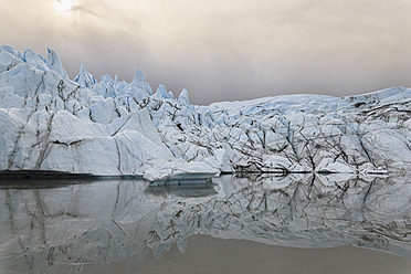 USA, Alaska, Blick auf die Mündung des Matanuska-Gletschers und den Gletschersee - FOF004375