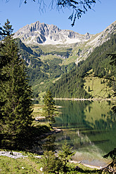 Austria, View of Lake Vilsalpsee - UMF000540