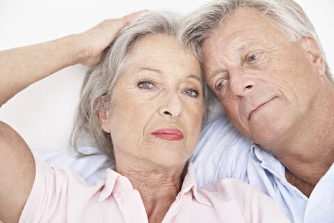 Spanien, Mallorca, Nahaufnahme eines besorgten älteren Paares, lizenzfreies Stockfoto