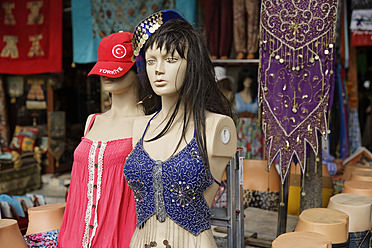 Europa, Türkei, Istanbul, Kiosk für orientalische Damenkleidung - SIEF002941