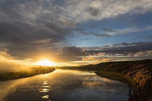 USA, Alaska, View of Yukon River at sunrise - FOF004392