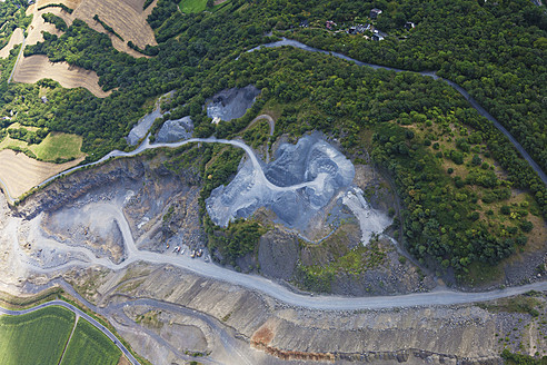 Europa, Deutschland, Rheinland-Pfalz, Blick auf vulkanischen Basaltsteinbruch bei Mayen - CSF015903