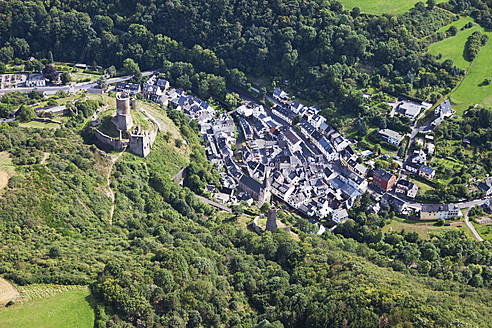 Europa, Deutschland, Rheinland Pfalz, Stadtansicht mit Burgen - CSF015907