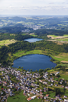 Europa, Deutschland, Rheinland Pfalz, Blick auf das Schalkenmehrener Maar - CSF015920