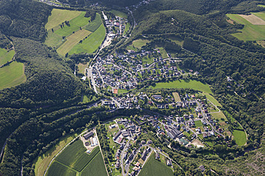 Europa, Deutschland, Rheinland-Pfalz, Blick auf das Dorf Schuld - CSF015927