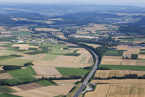 Europa, Deutschland, Rheinland-Pfalz, Luftaufnahme der Autobahnen A61 und A573 - CSF015931