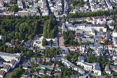 Europa, Deutschland, Rheinland Pfalz, Blick auf Bad Neuenahr Ahrweiler, Kurpark - CSF015942