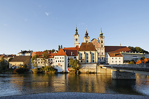 Österreich, Oberösterreich, Ansicht der Michaelerkirche - SIEF002921