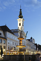 Österreich, Oberösterreich, Steyr, Blick auf Leopoldibrunnen - SIEF002918