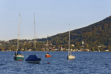 Österreich, Oberösterreich, Weyregg, Blick auf den Attersee - SIEF002945