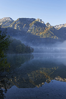 Österreich, Oberösterreich, Blick auf den Offensee bei Totes Gebirge - SIEF002907