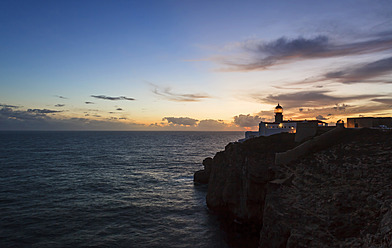 Portugal, Sagres, Blick auf den Leuchtturm von Kap St. Vincent - WVF000258