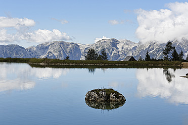 Österreich, Oberösterreich, Blick auf den Schafkogelsee auf dem Hutterer Hoess - SIEF002972