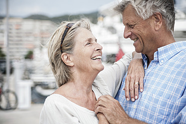 Spain, Senior couple at harbour - WESTF019042